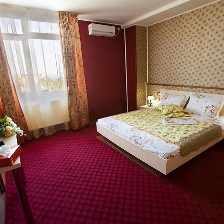 Hotel La Gil Bucharest Room photo