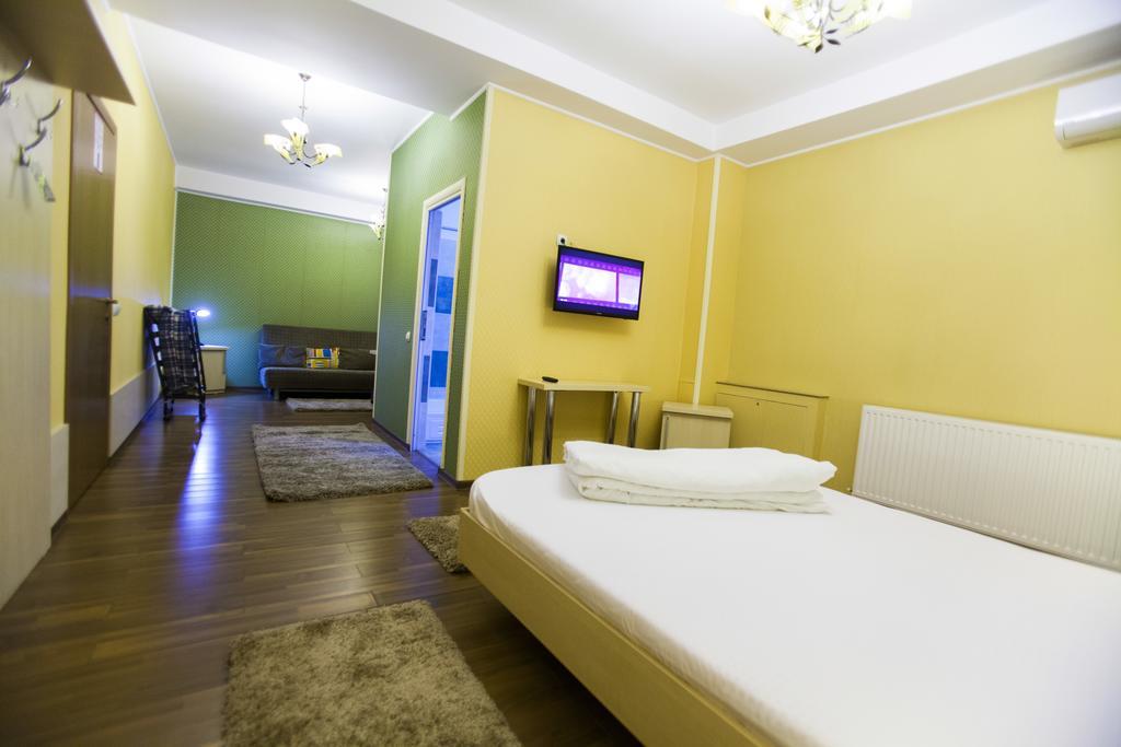 Hotel La Gil Bucharest Room photo