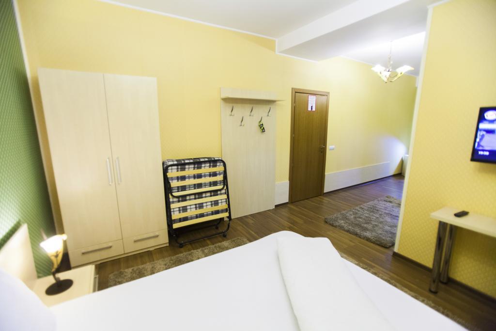 Hotel La Gil Bucharest Room photo