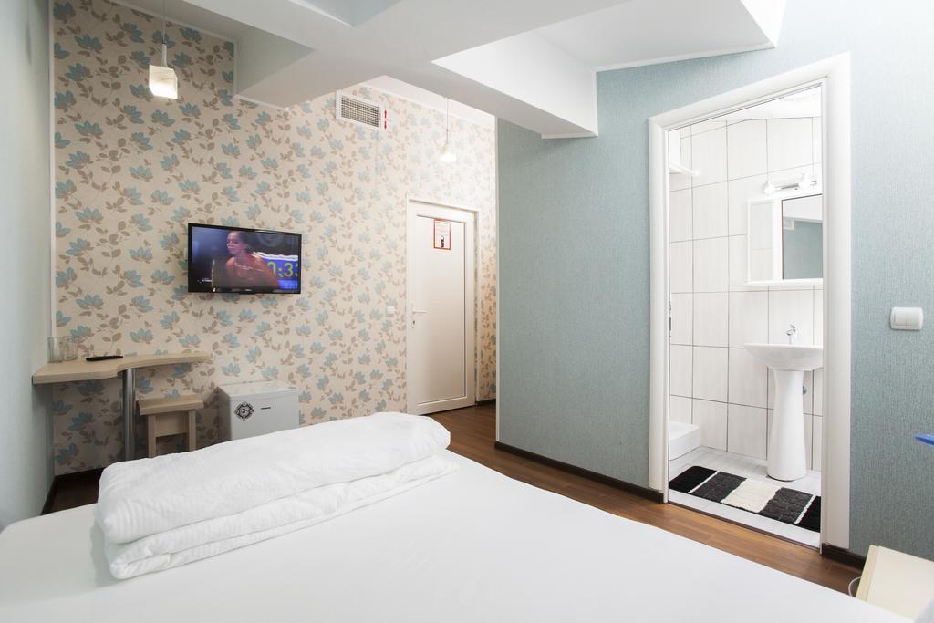 Hotel La Gil Bucharest Room photo