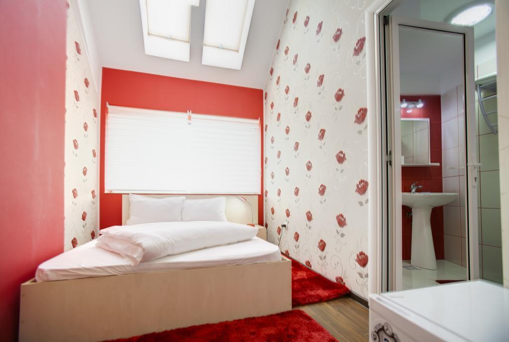 Hotel La Gil Bucharest Room photo