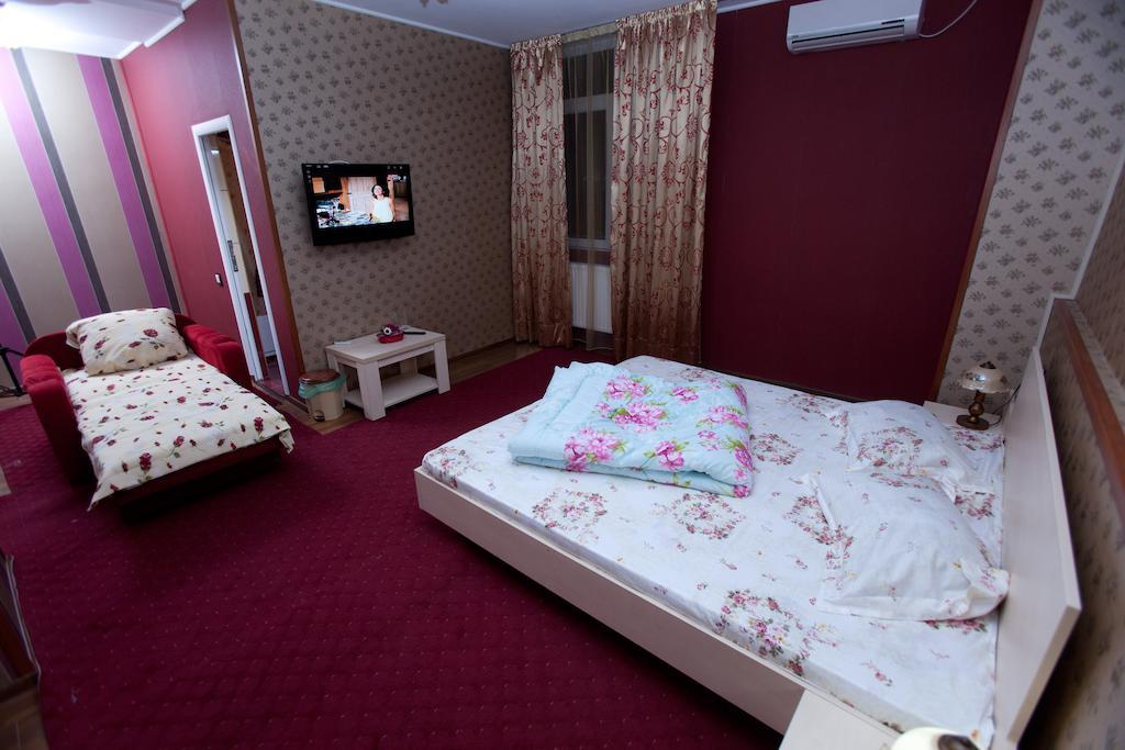 Hotel La Gil Bucharest Room photo