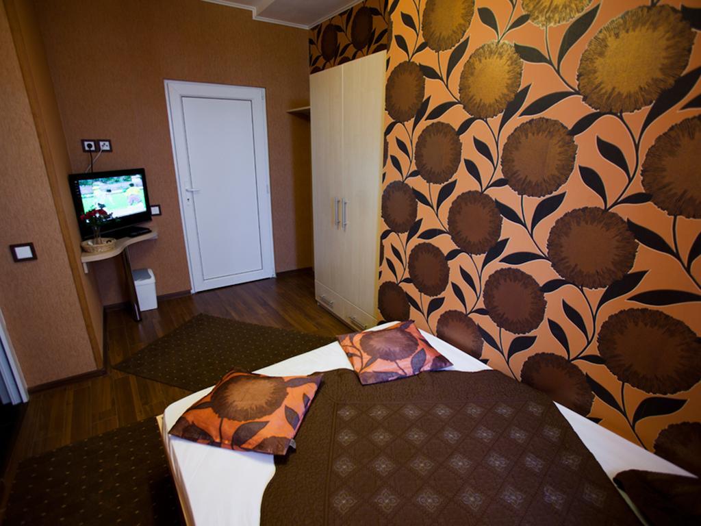 Hotel La Gil Bucharest Room photo