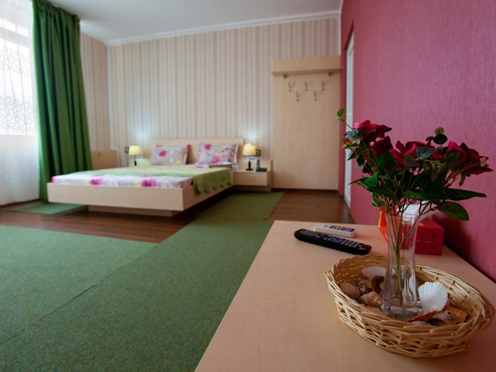 Hotel La Gil Bucharest Room photo