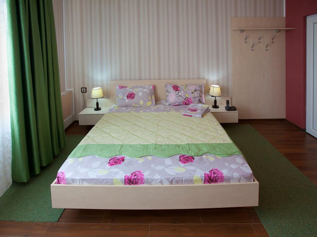 Hotel La Gil Bucharest Room photo