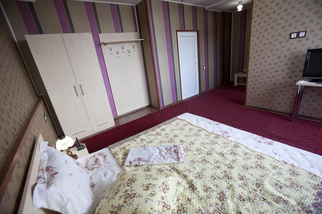 Hotel La Gil Bucharest Room photo