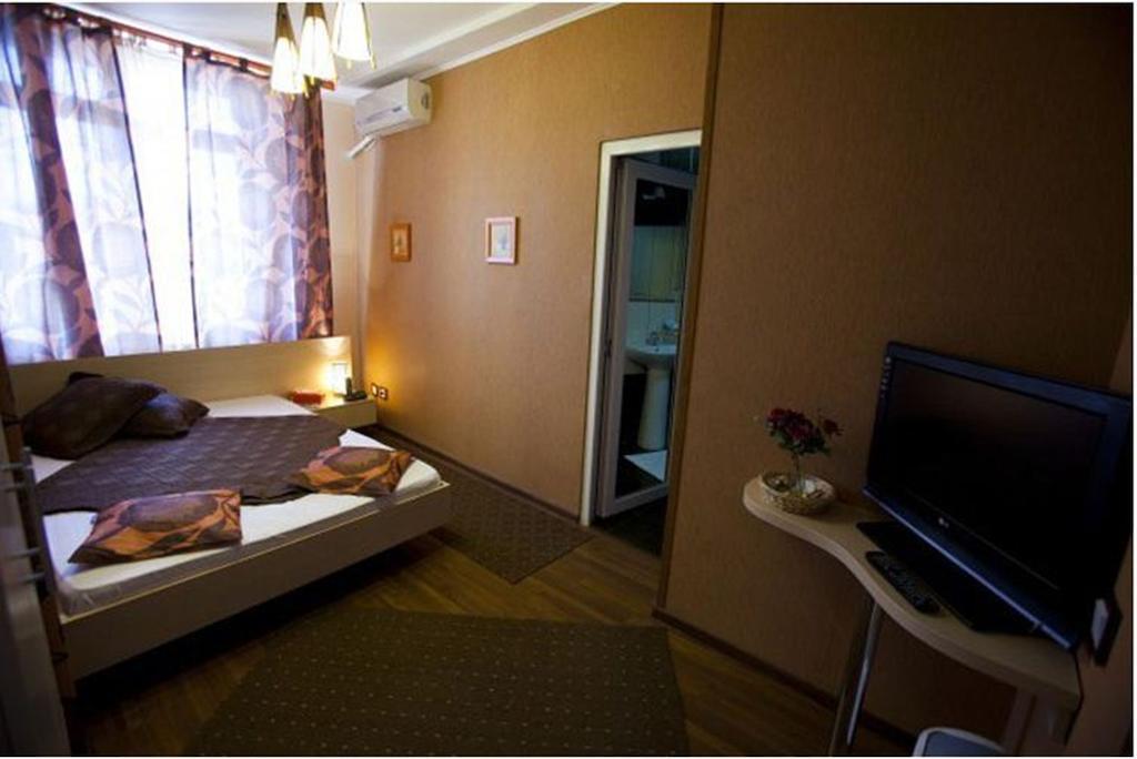 Hotel La Gil Bucharest Exterior photo